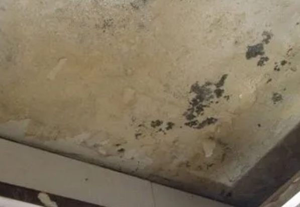 嘉鱼阳台漏水维修公司分享下嘉鱼卫生间渗水维修需要注意哪些问题。